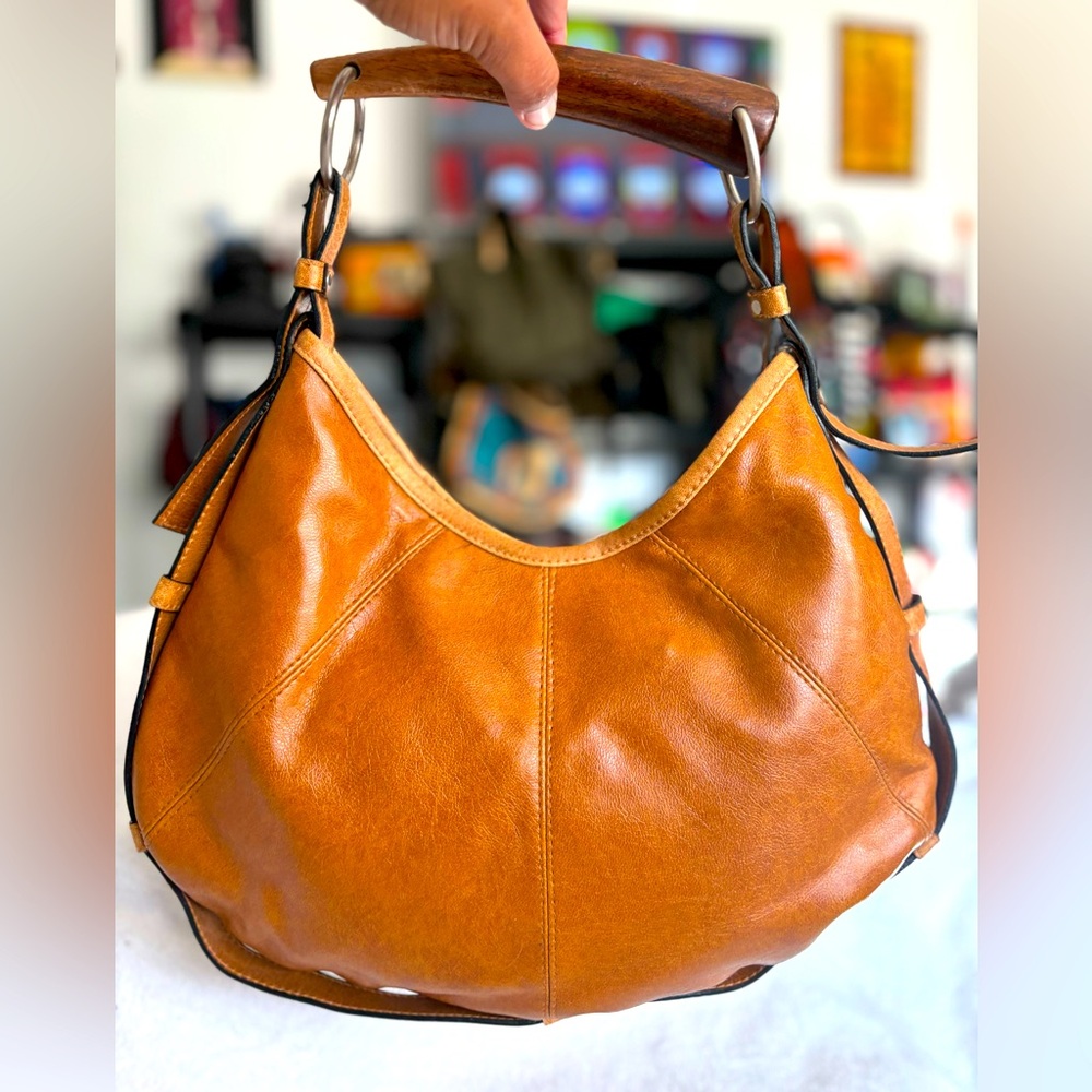 Vintage Early 2000’s hand bag from Express.  Cute wooden handle detail.